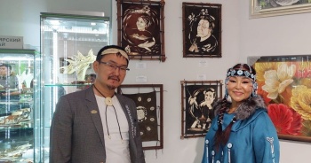 Дудинские косторезы представили свое творчество на Международной выставке в Магадане