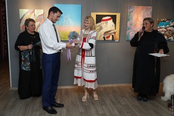 В Дудинке отрылась выставка молодой художницы Анастасии Вязовцевой